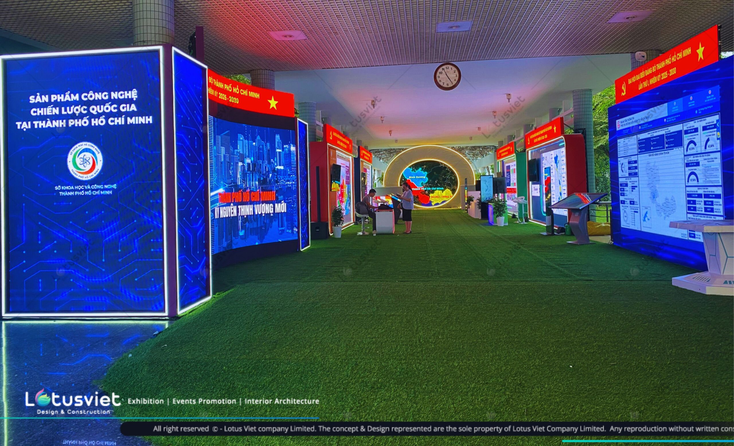 Thi công gian hàng tại Đại hội Đảng bộ TP. Hồ Chí Minh nhiệm kỳ 2025–2030